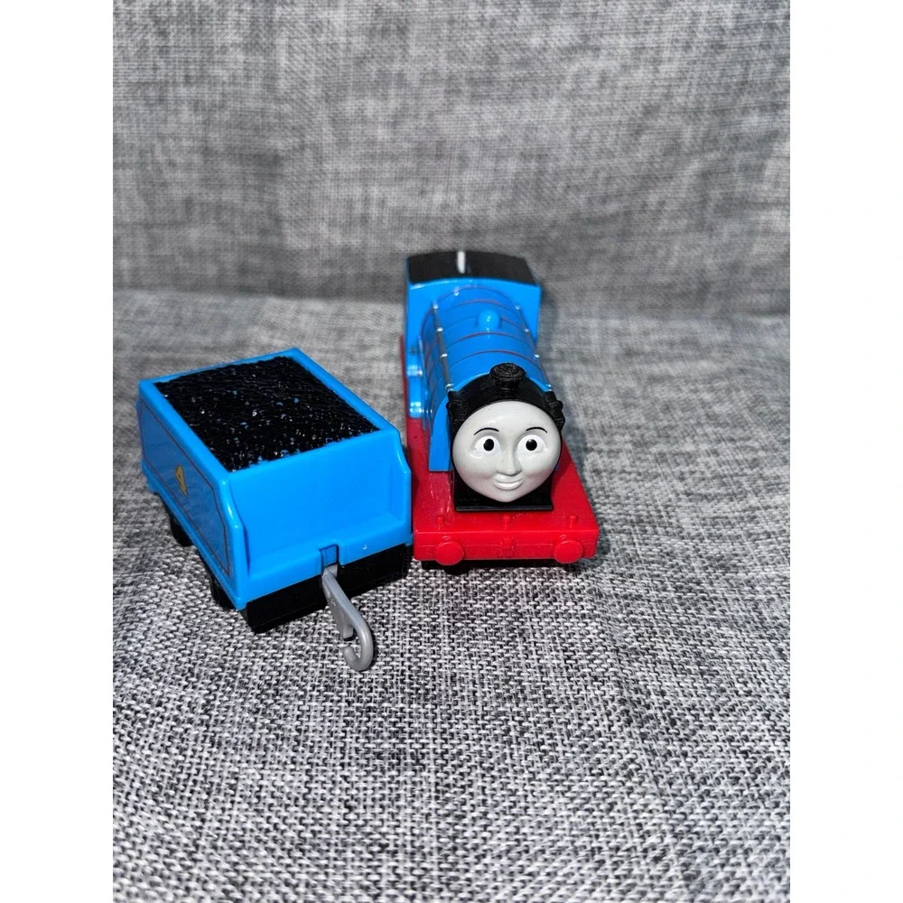 Thomas & Friends TrackMaster Gordon Motorized Engine with Coal Tender No 4 Blue